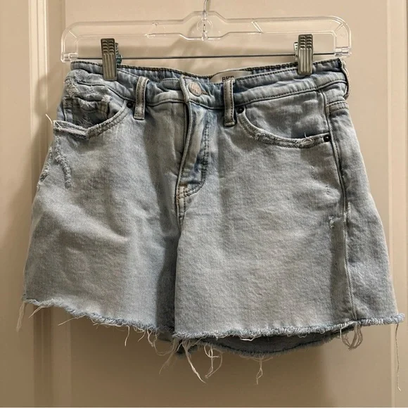 BKE Buckle Payton Jean Shorts Womens 25 Light Blue Wash Denim Distressed Hem - Picture 2 of 6
